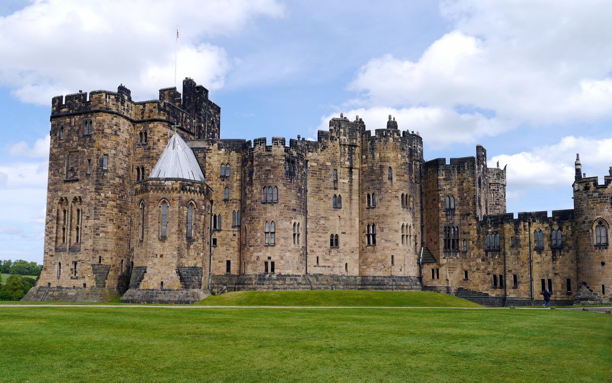 Downton Abbey Filming Location 1: Alnwick Castle